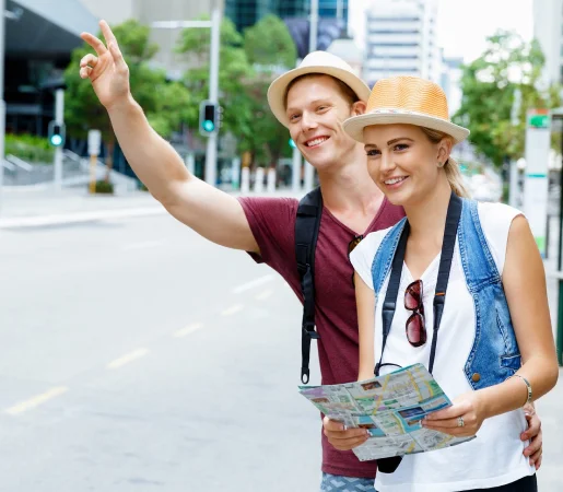 garagiste à huriel dans l'allier 03 entrain de configurez le véhicule de sa cliente